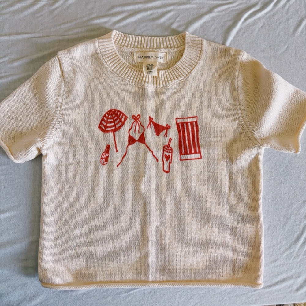 Happily Grey Cream Short-Sleeve Knit Sweater with Red Beach Motif